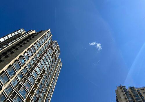 樓市這項數據一年來首次回正，樂觀背后的不樂觀——以上海房地產開發為例